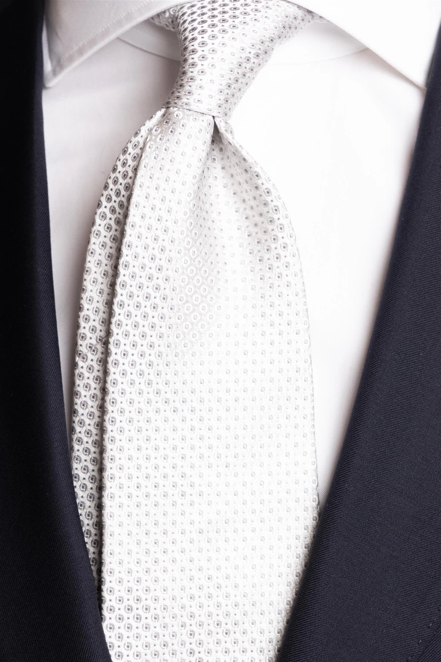 Silk Woven Tie Seremoni Silver Dots - Image 2