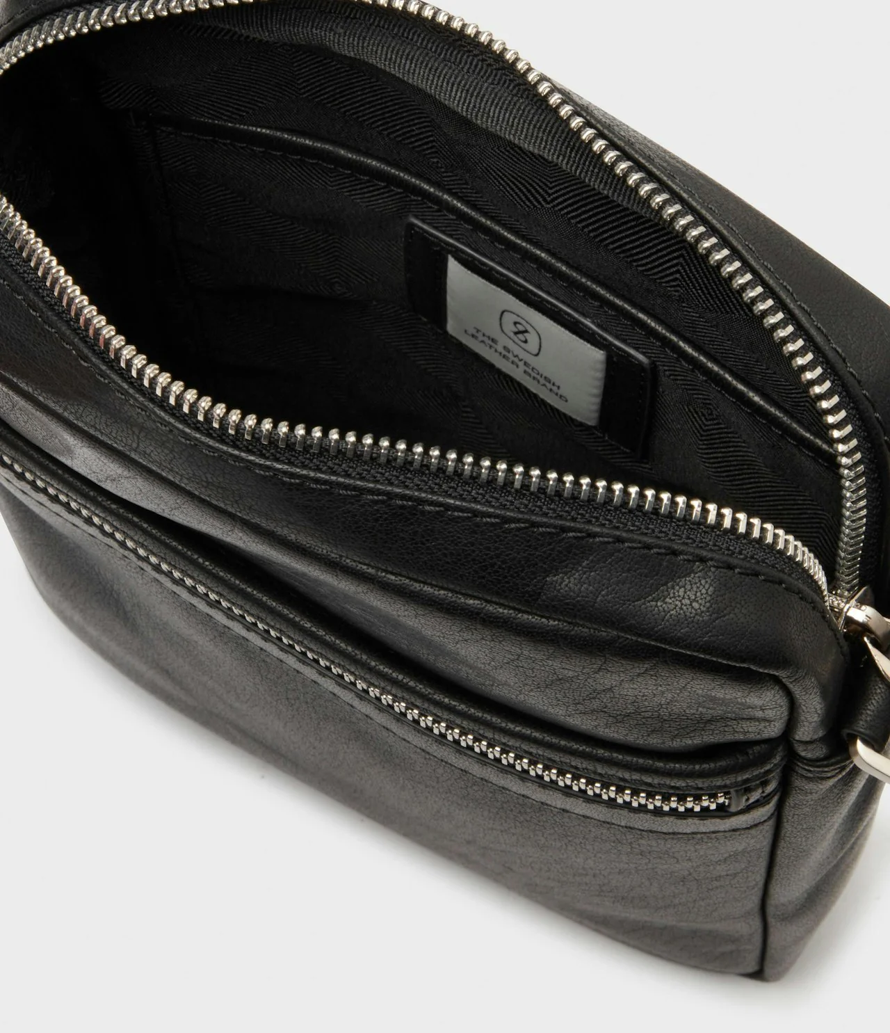 Valle Black Messenger Bag - Image 3