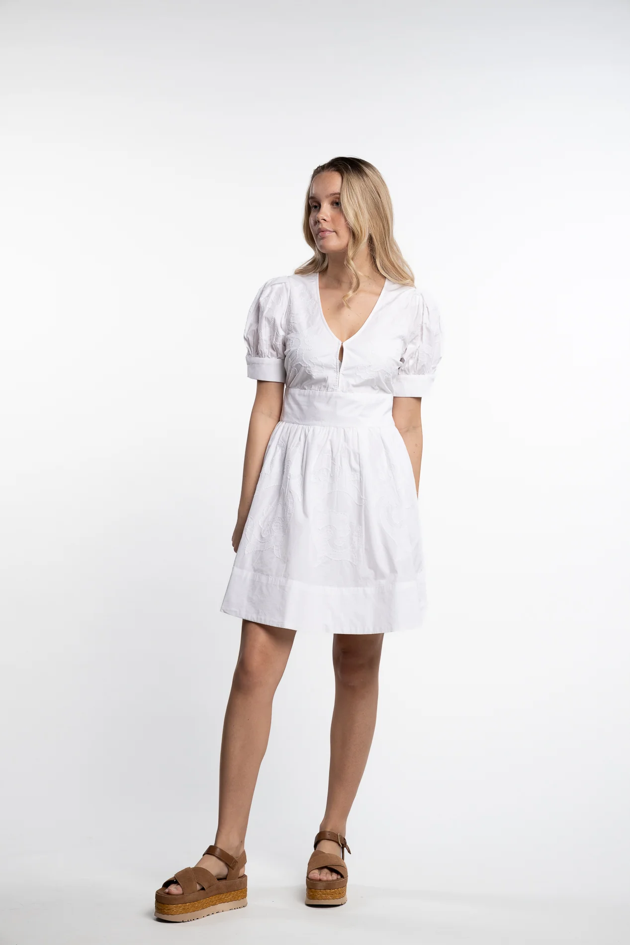 Zenda Embroidery Dress- White - Image 5
