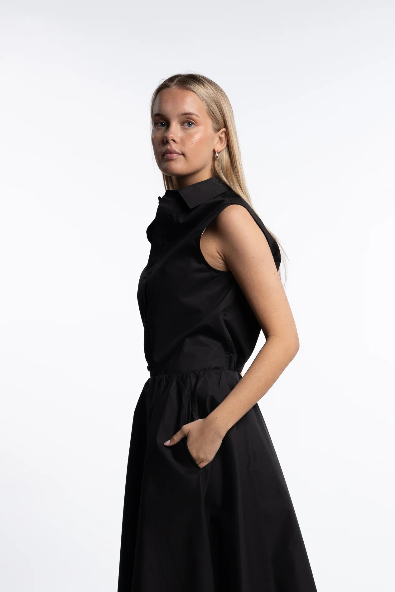 Sleeveless Coastal Shirt- Jet Black - Image 3