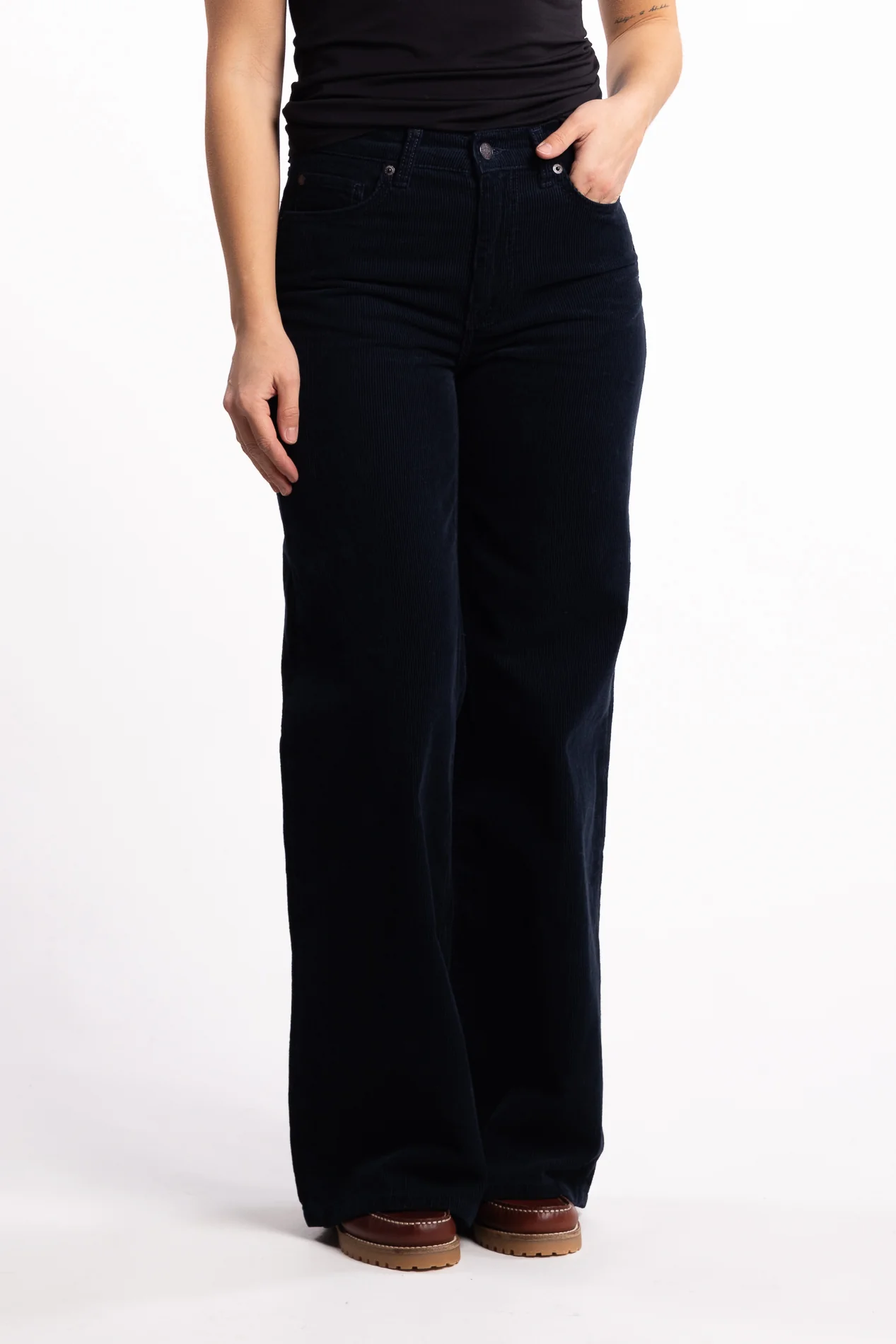 Taylor- black - Image 2