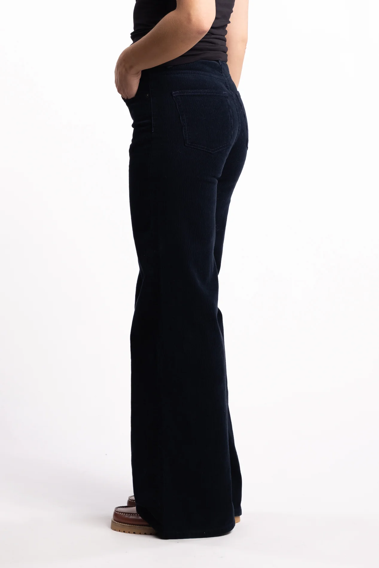Taylor- black - Image 3