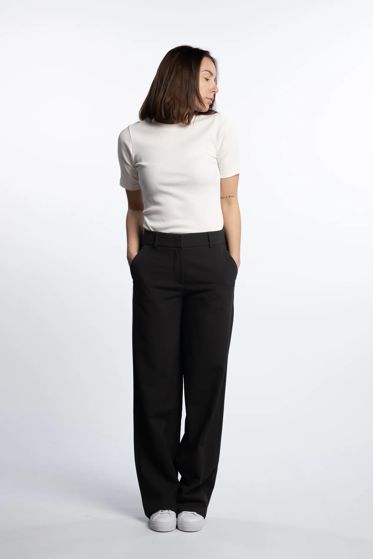 DenaFV Regular - Black - Image 4