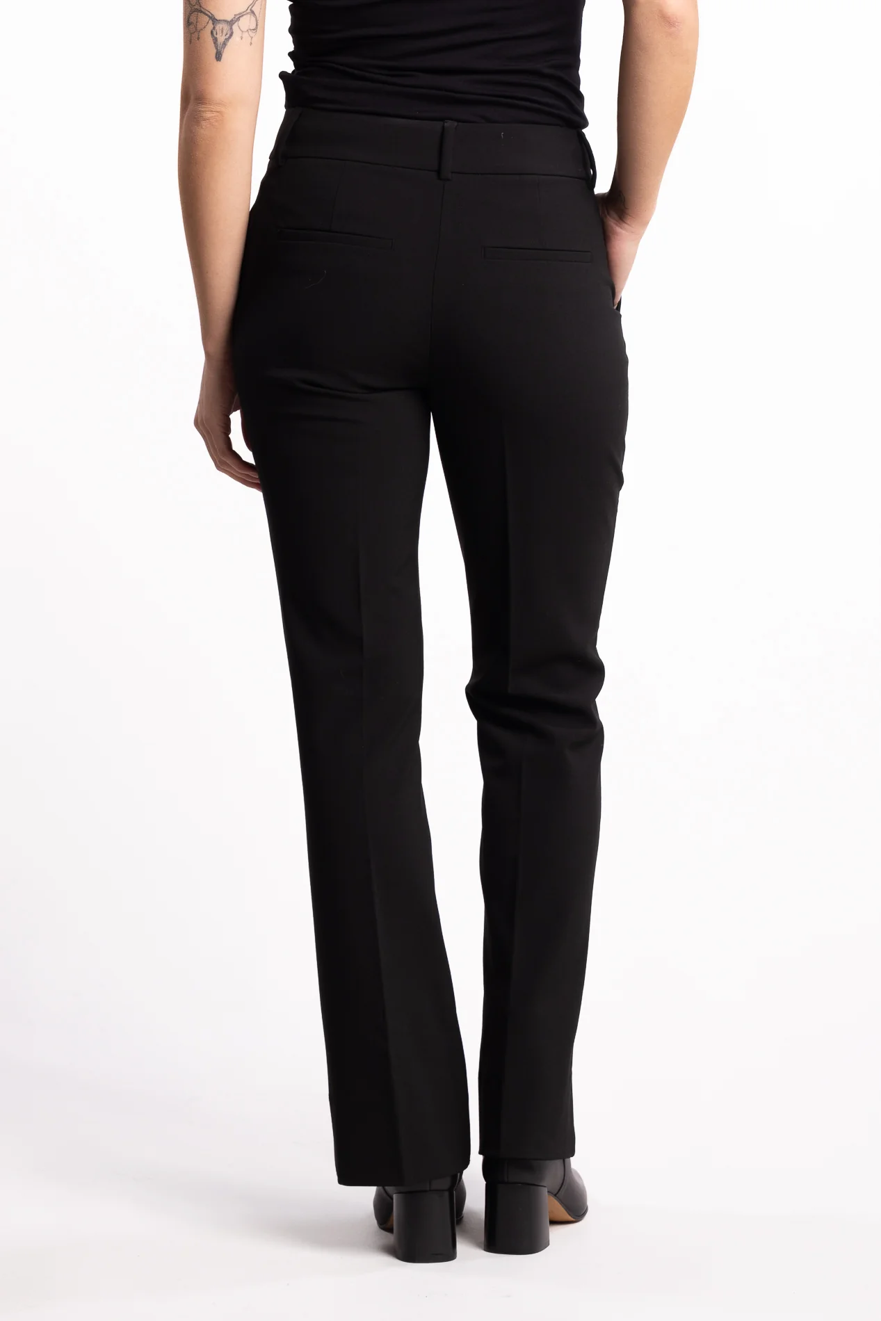 ClaraFV Regular - Black - Image 3