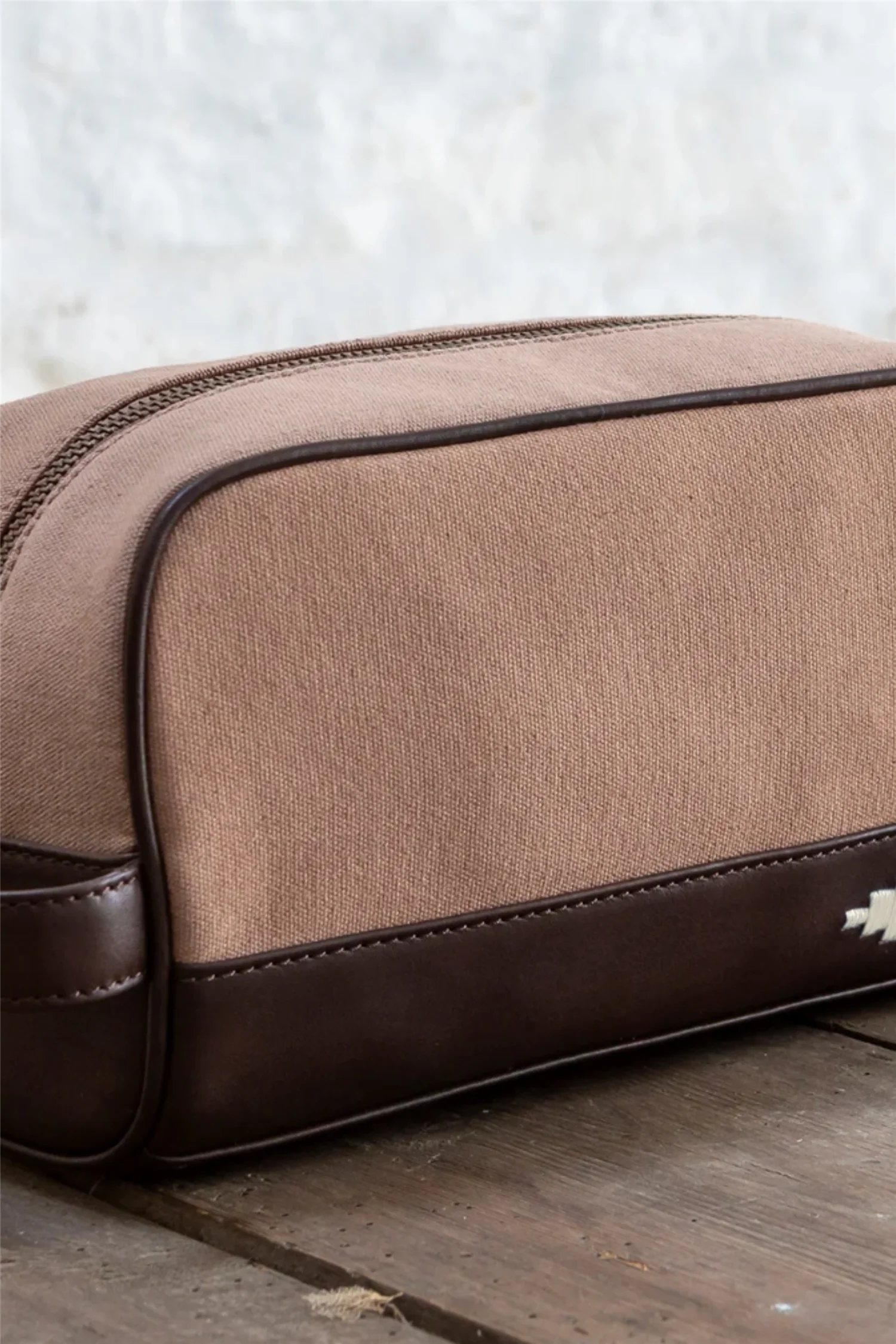 Hombre Washbag Sand - Image 2