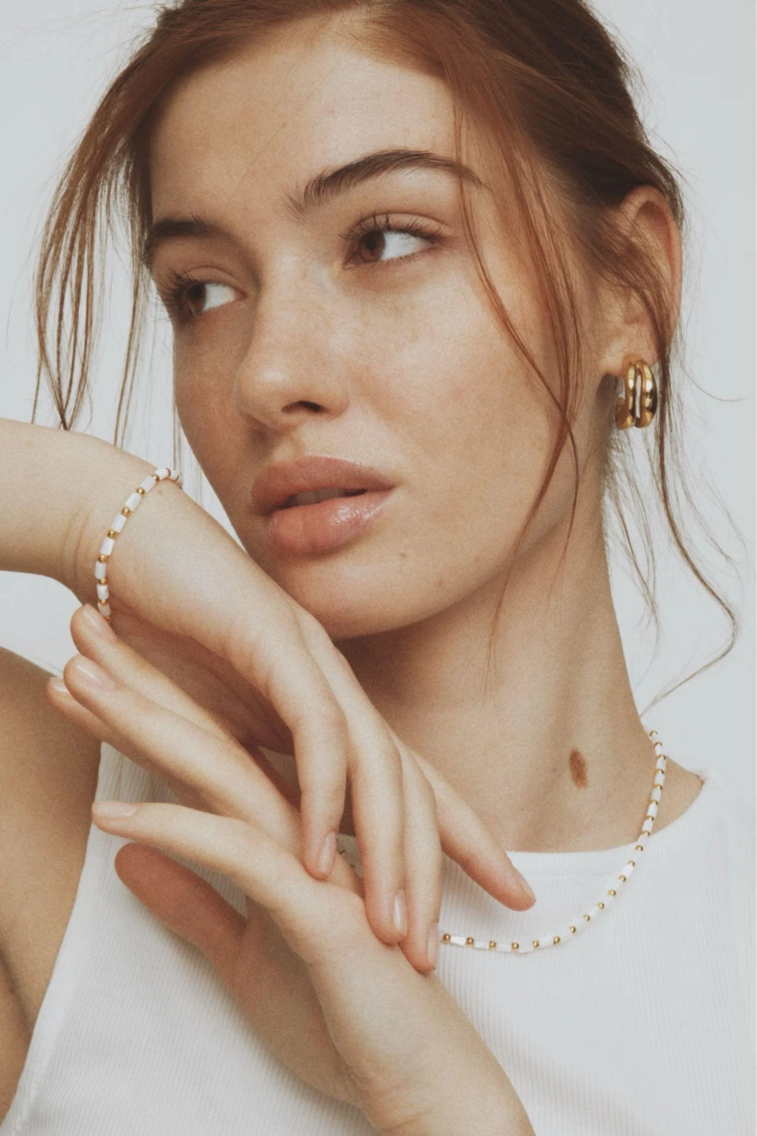 The White Shell Necklace - Image 3