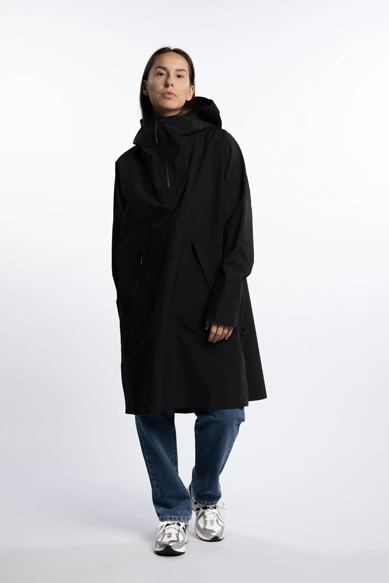 Aalesund Poncho - Black - Image 2
