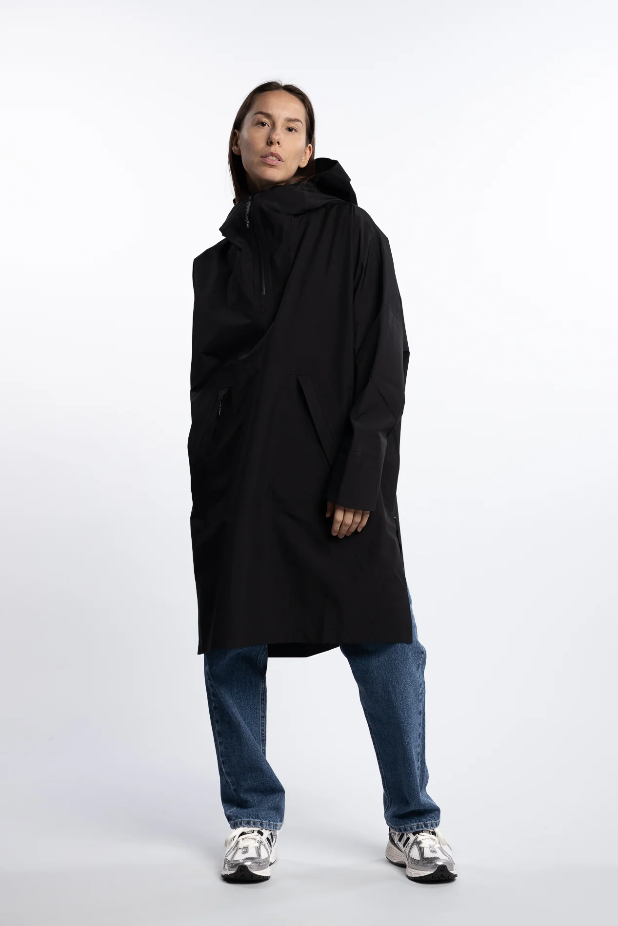 Aalesund Poncho - Black - Image 4