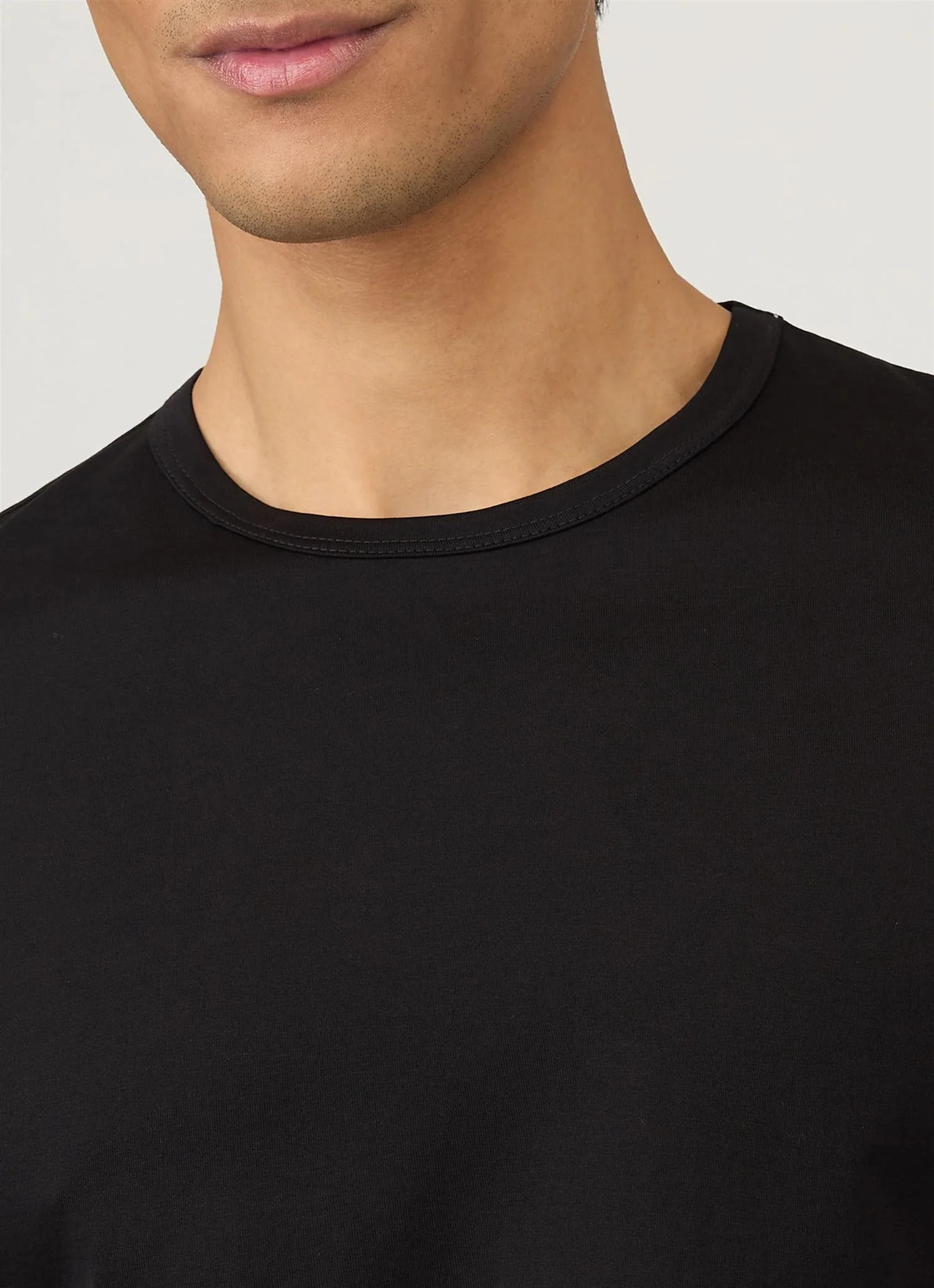 Classic T-Shirt Black - Image 6