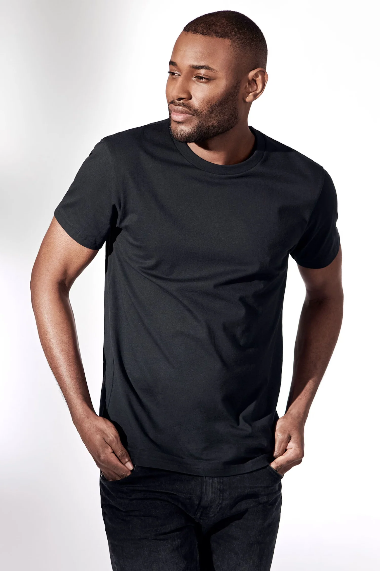Crew Neck Regular Black - Image 5