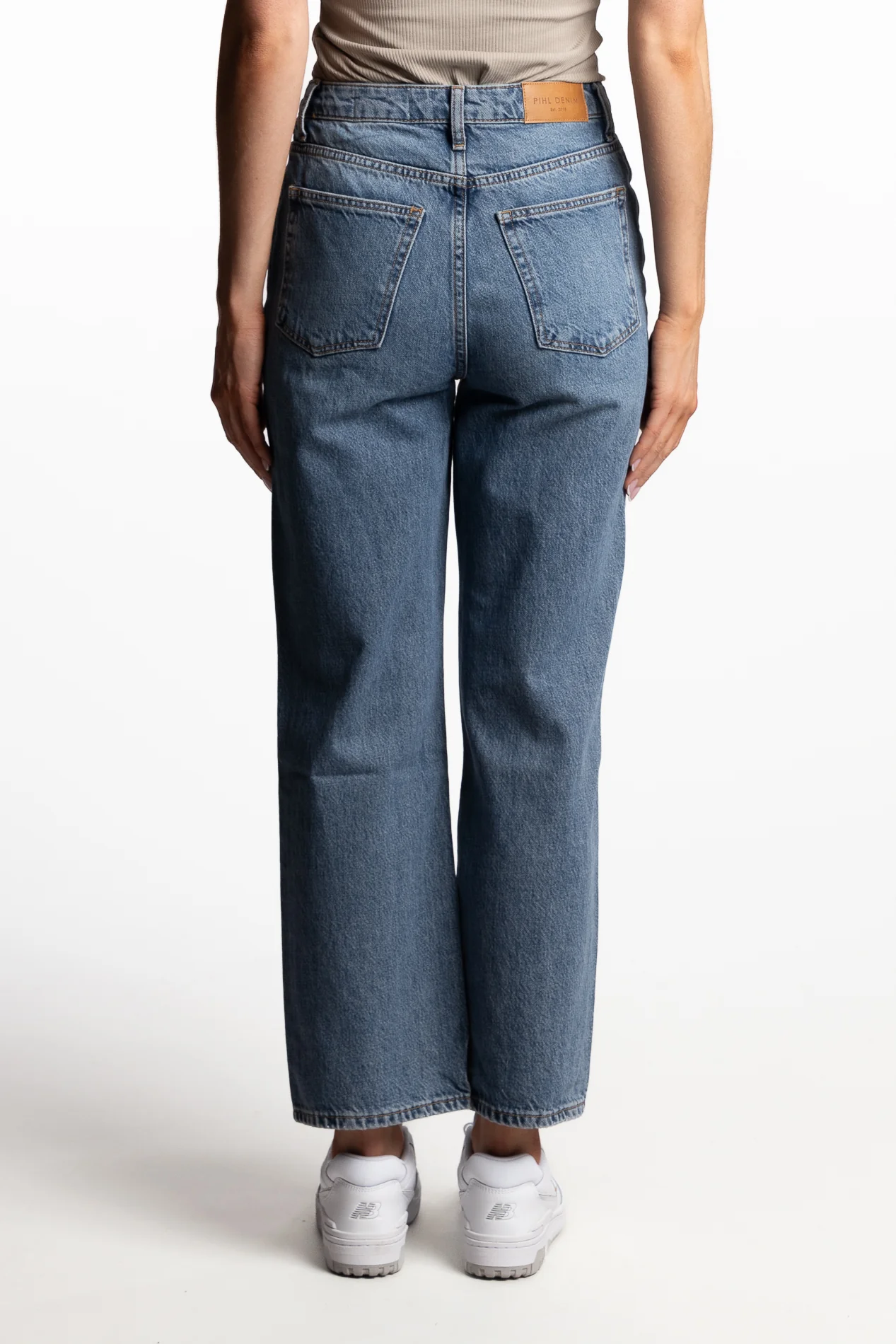 Holly highwaist straight fit cropped length- Mid blue - Image 3