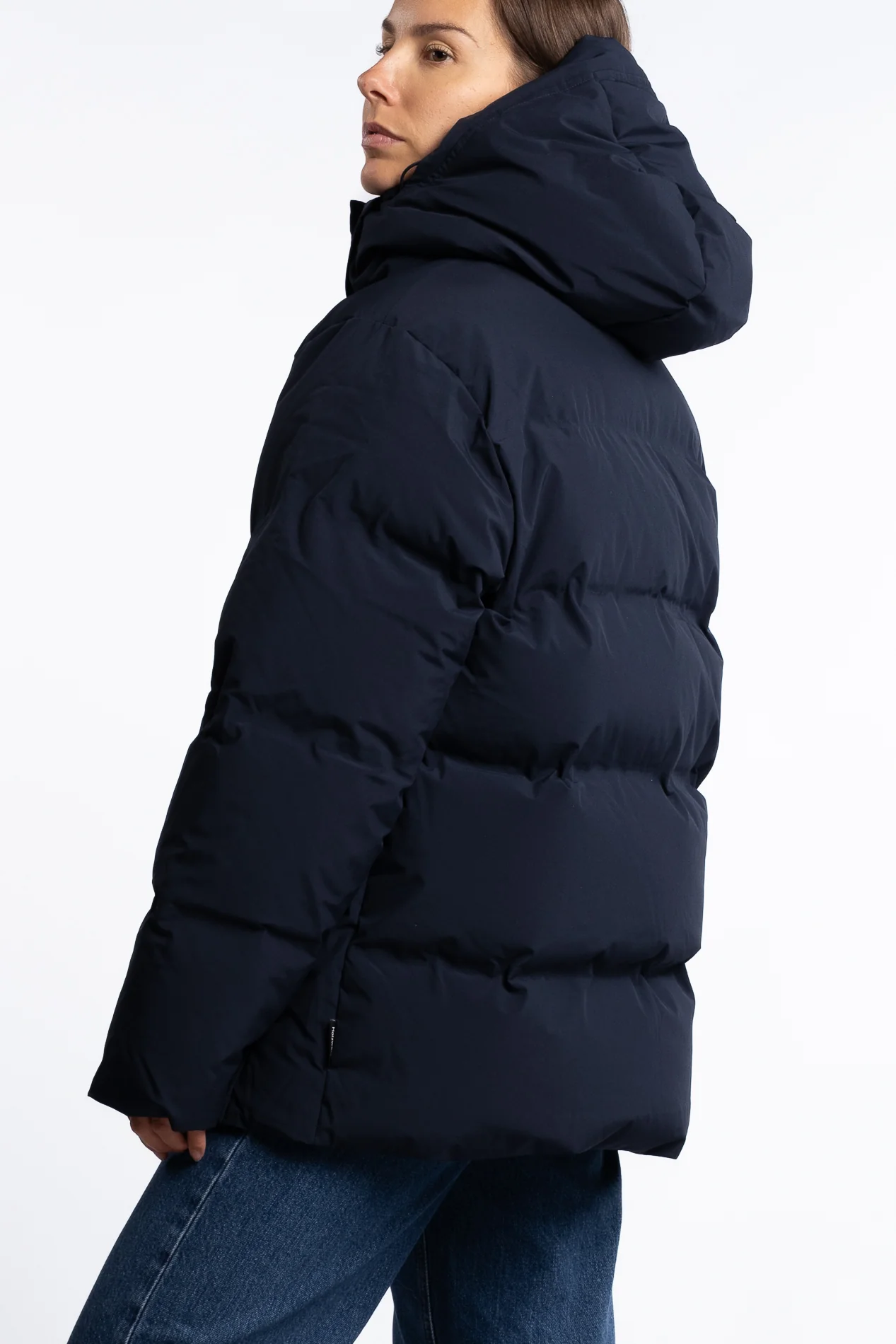 Besseggen Down Jacket- Dk. Navy - Image 2