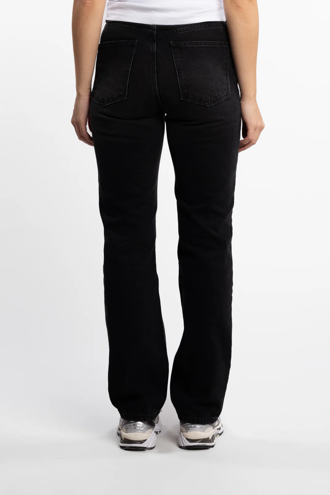 W Regular Jeans- Black Washed - Image 3