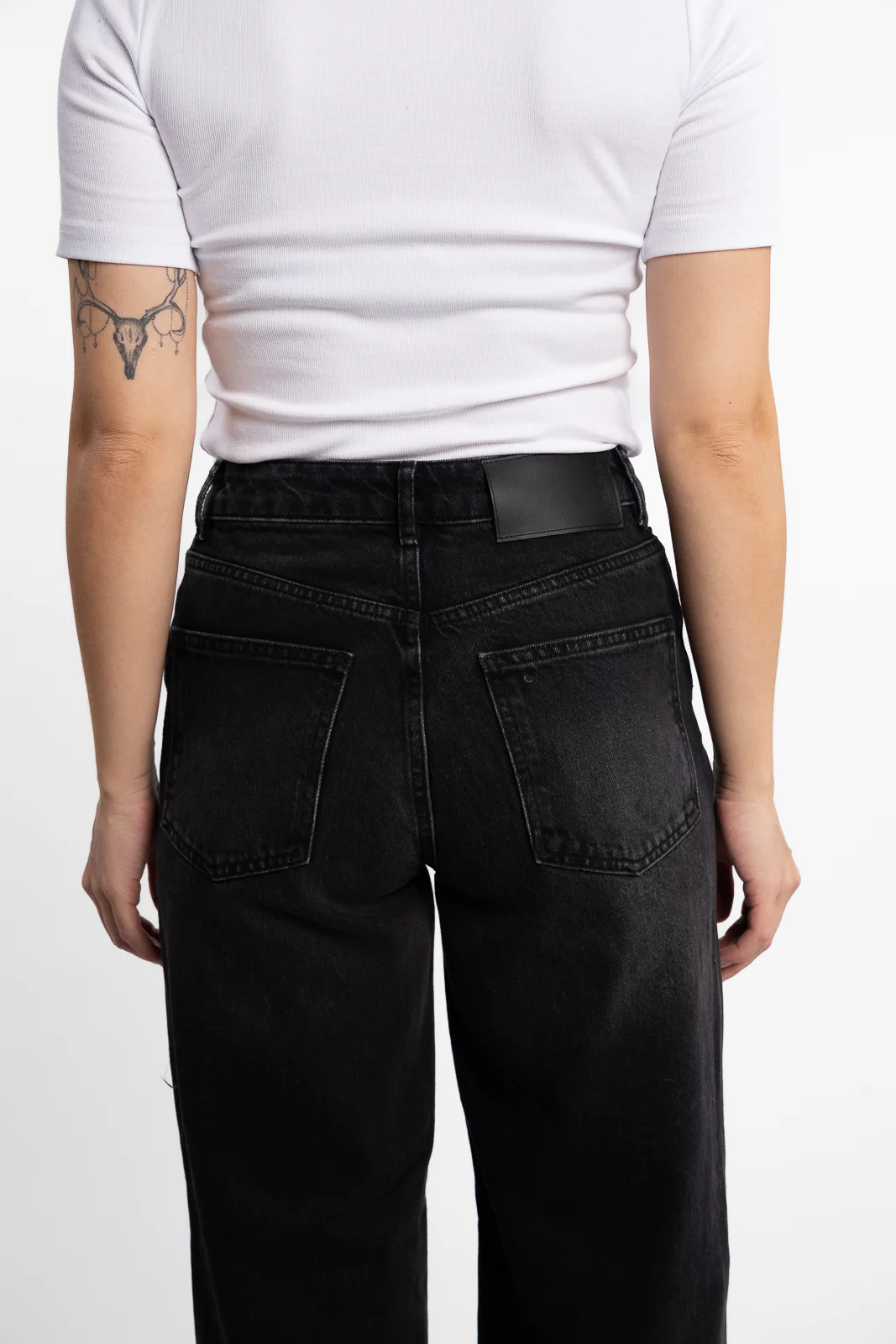 W Wide Jeans- Black Washed - Image 4