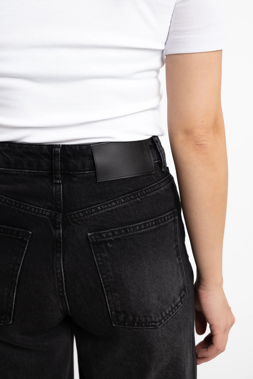 W Wide Jeans- Black Washed - Image 5